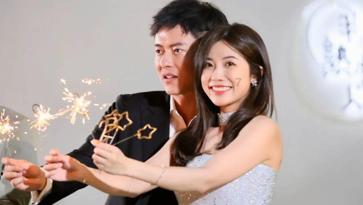 54岁王柠怎么忍心下手?剧中与小13岁男演员腻歪,表情享受没眼看